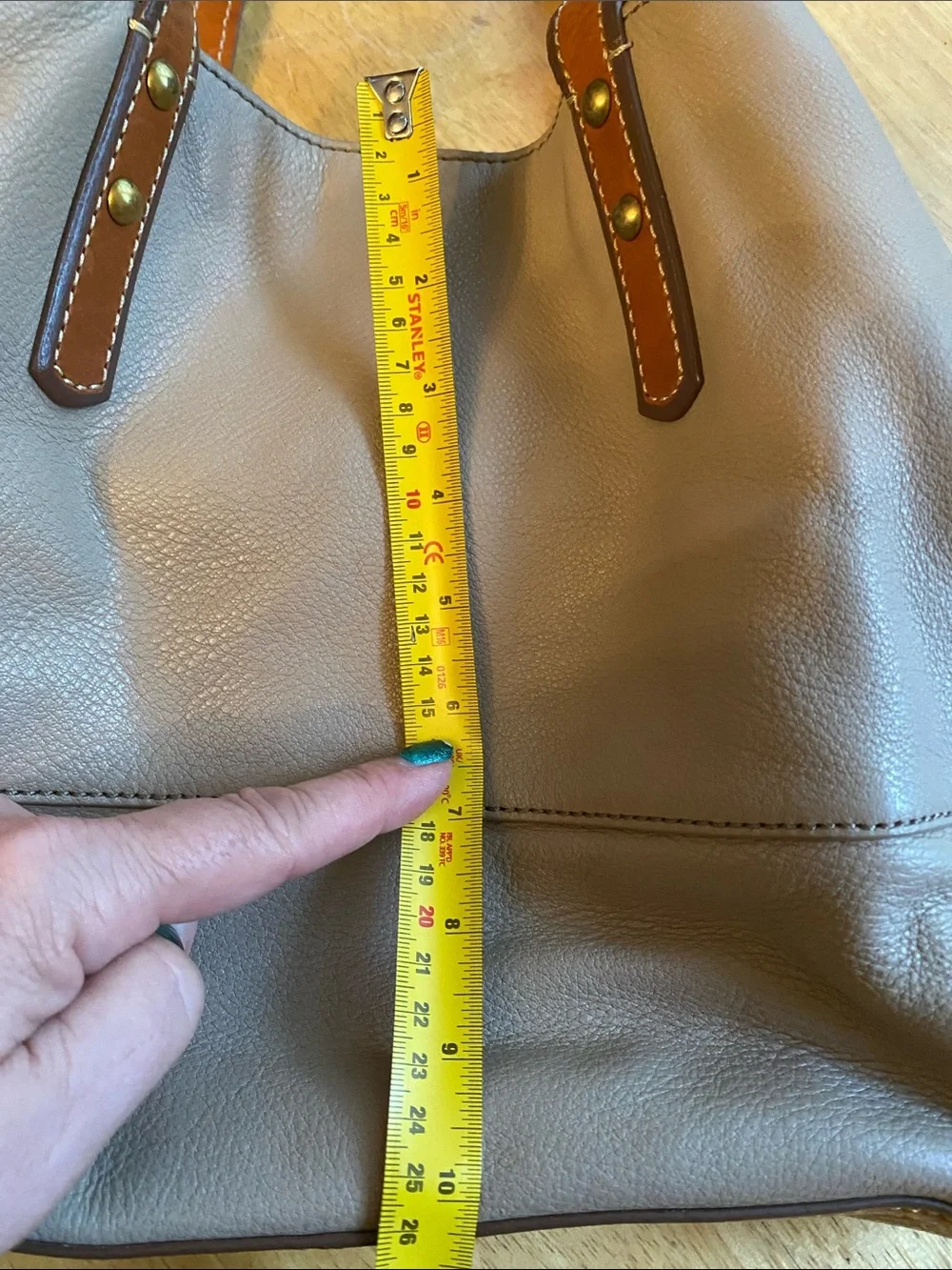 ! Fossil Leather tote 16(13)x10x5”